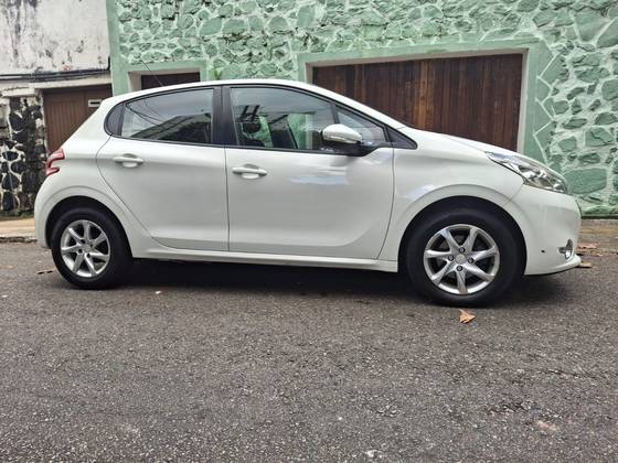 PEUGEOT 208 1.6 ACTIVE PACK 16V FLEX 4P AUTOMÁTICO PEUGEOT 208 1.6 ACTIVE PACK 16V FLEX 4P AUTOMÁTICO